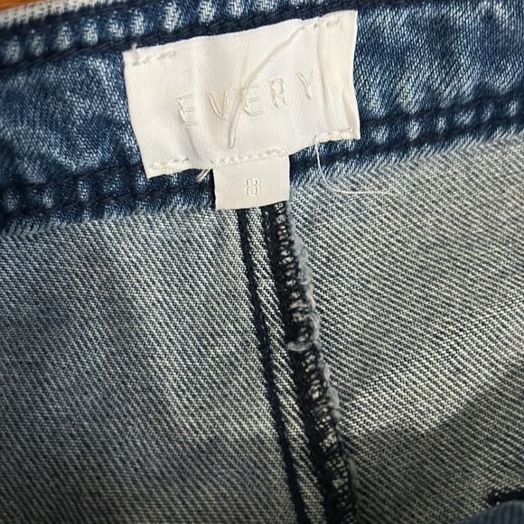 Every (Dillard’s Brand) High Waisted Button Fly Jean Shorts 8 - Picture 2 of 4